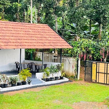 Partho Home Stay Padinjarathara Buitenkant foto